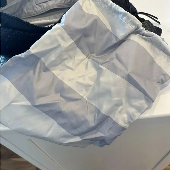 Lululemon Follow Your Bliss Black Tote Bag with Yoga Mat Holder - Picture 8 of 8